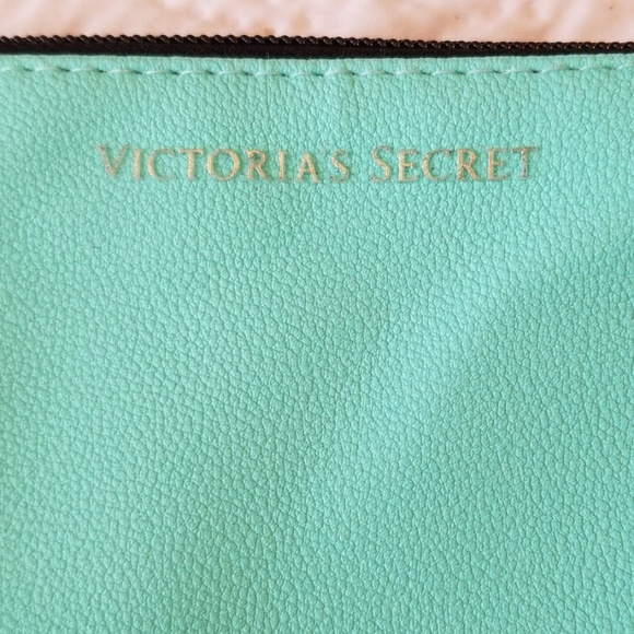 NWOT Victoria's Secret Cosmetic Bag - Picture 2 of 4